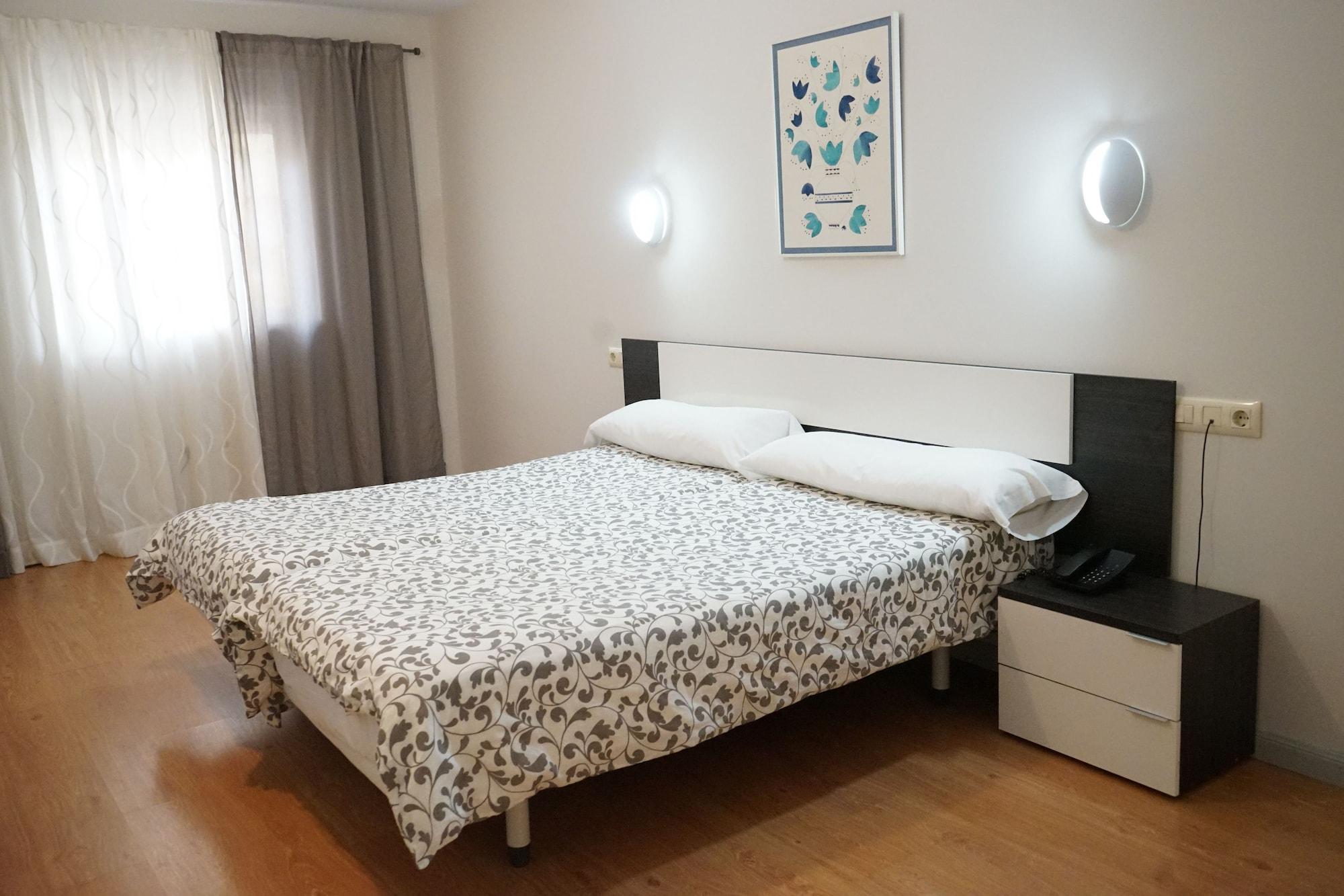 Ahc Hoteles Caces Kültér fotó