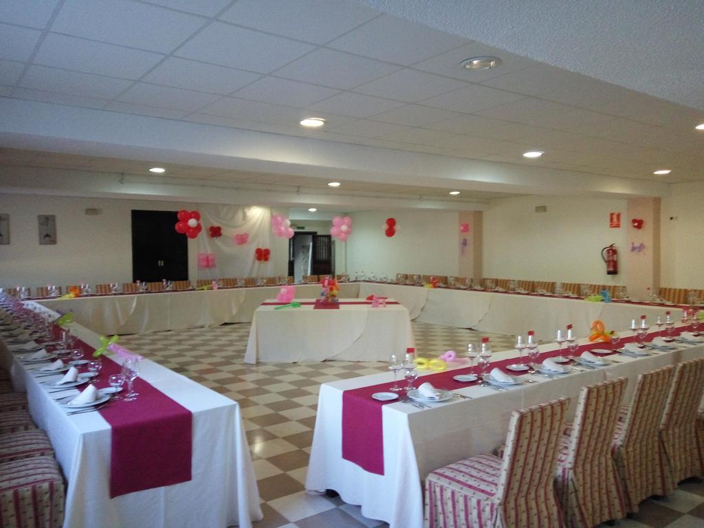 Ahc Hoteles Caces Kültér fotó