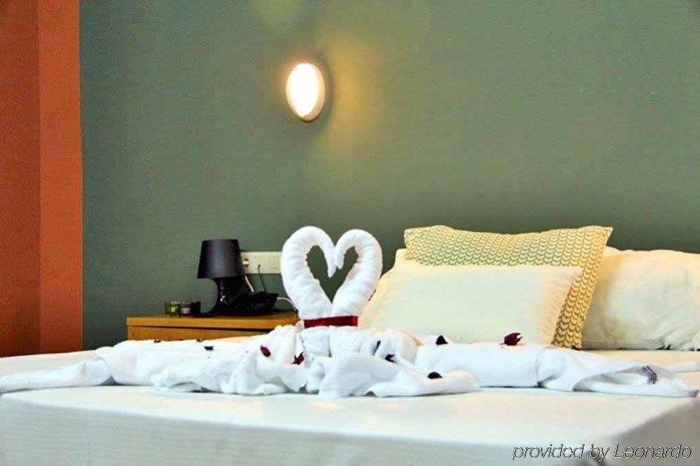 Ahc Hoteles Caces Szoba fotó